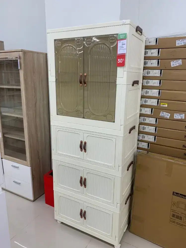 Lemari pakaian plastik