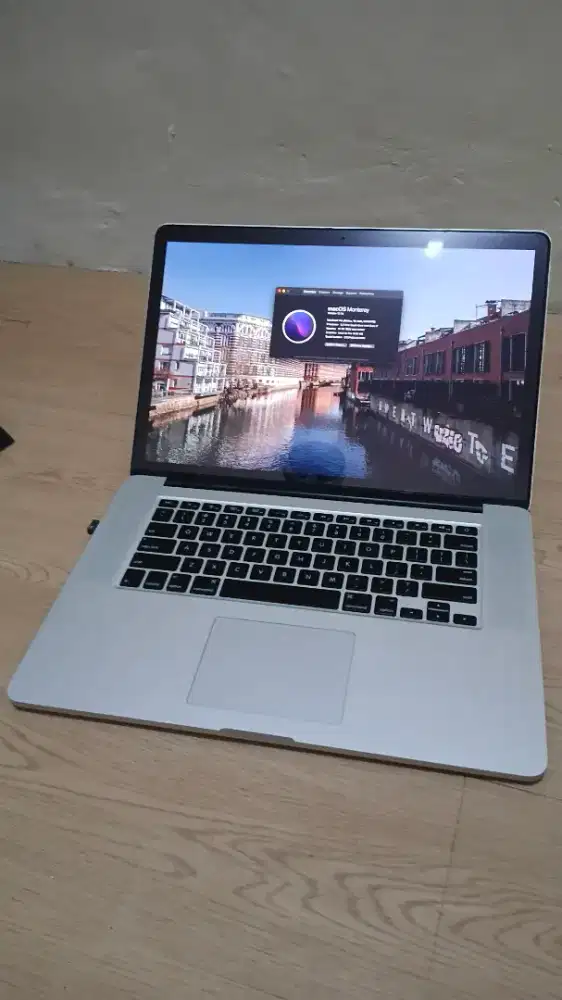 MacBook Pro 2015 i7 15 inch 16/256GB