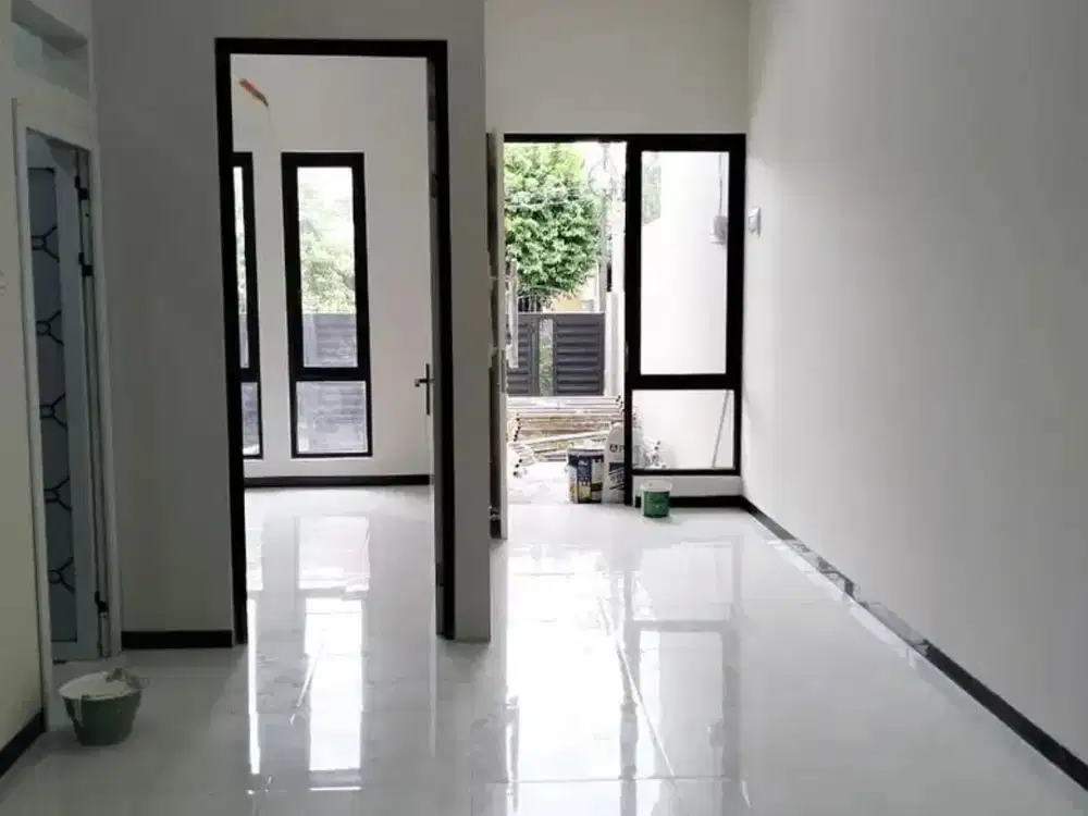 Jual rumah 2 lantai baru di area Kalijudan, Surabaya