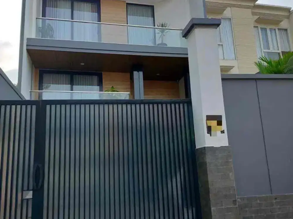 Dijual Rumah Mewah dengan Pool Fully Furnished Jalan Panjang