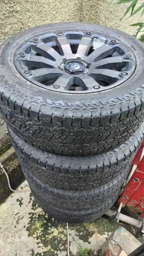 Velg black R20 + Ban AT