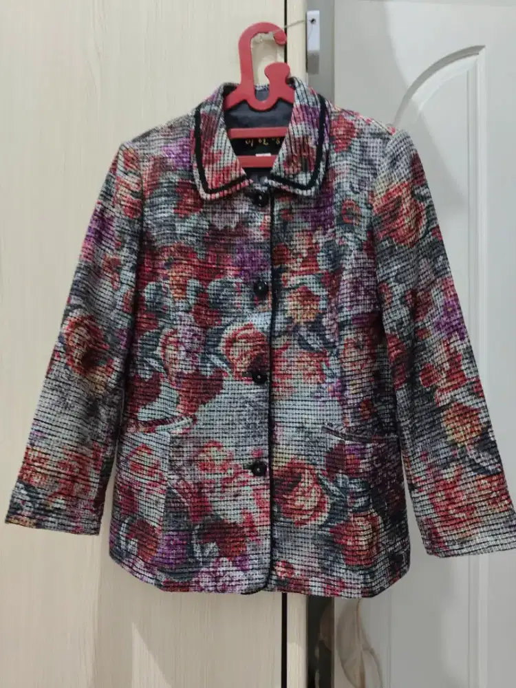 Blazer wanita elegan