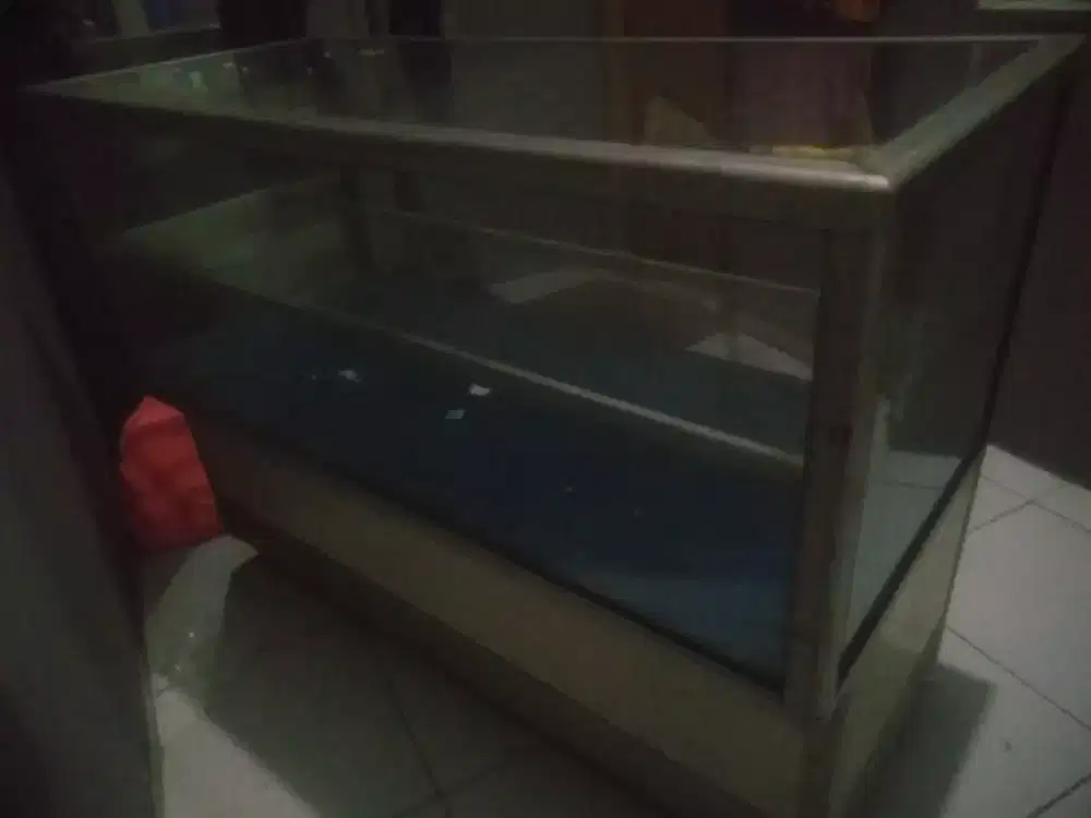 Dijual murah etalase bekas kounter hp dan voucer