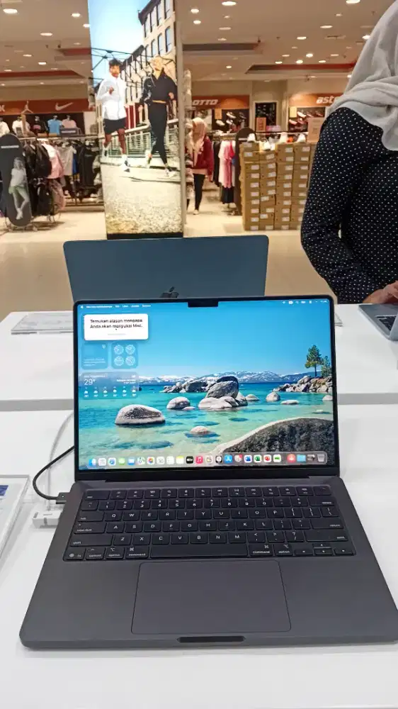Macbook M5 14inc KREDIT INDODANA BUNGA HINGGA 0%