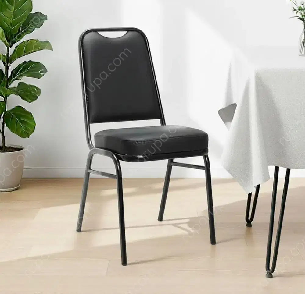 Kursi Tumpuk Informa Haris