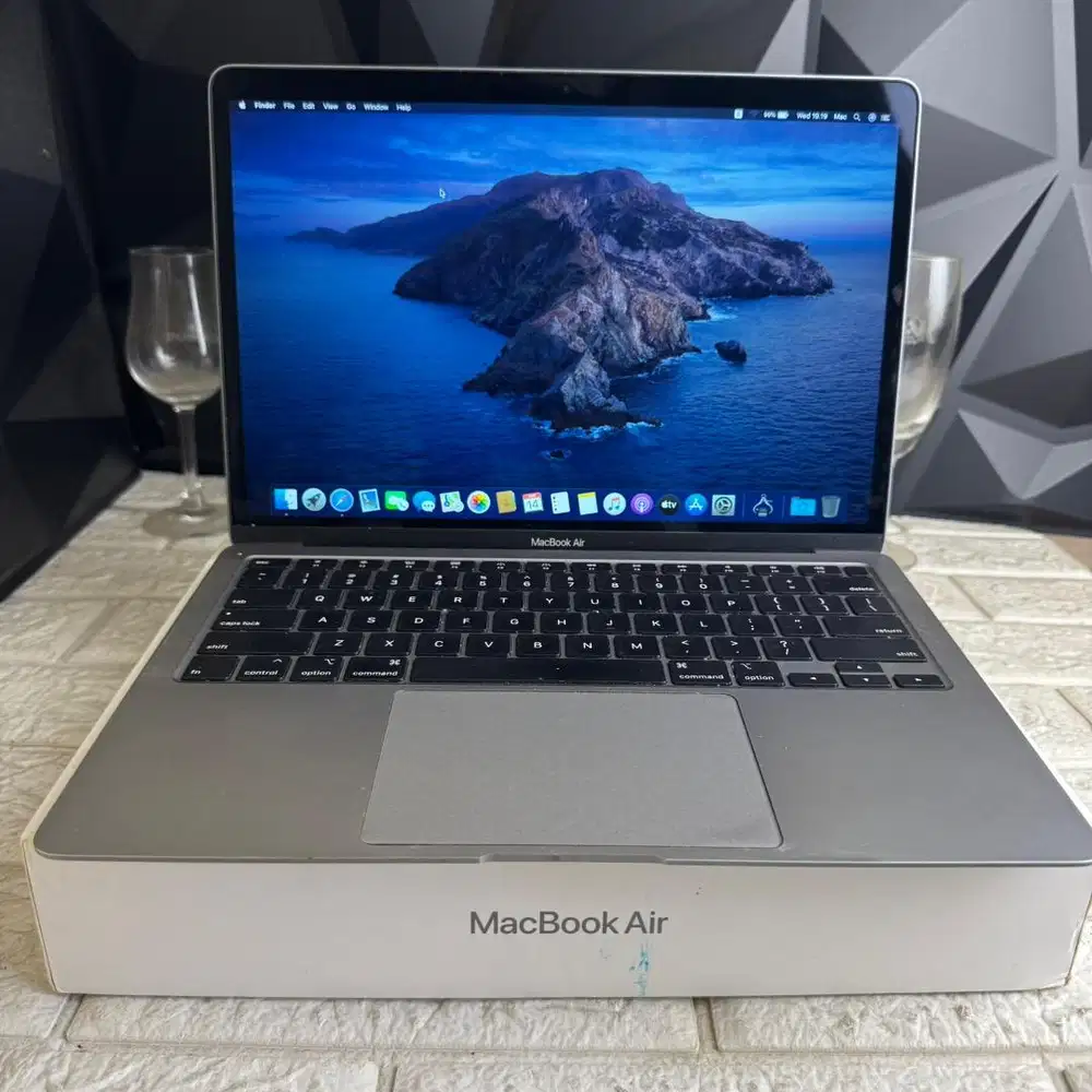 Macbook air Retina 2020 8/256gb Fullset Bisa COD