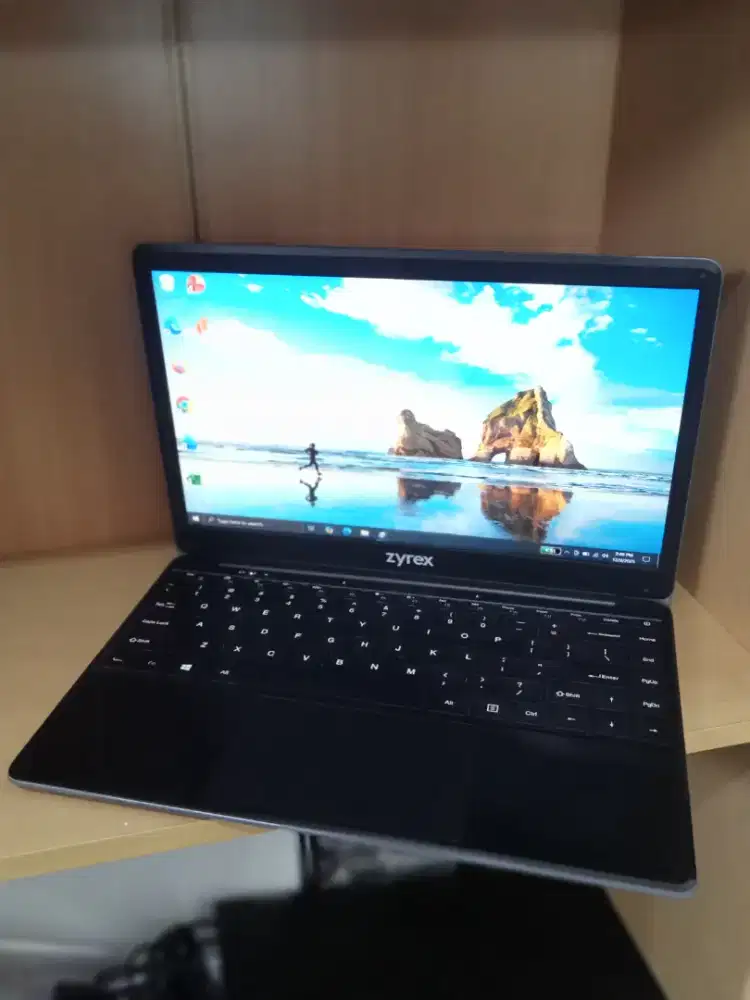 Laptop Zyrex Slim siap Lembur