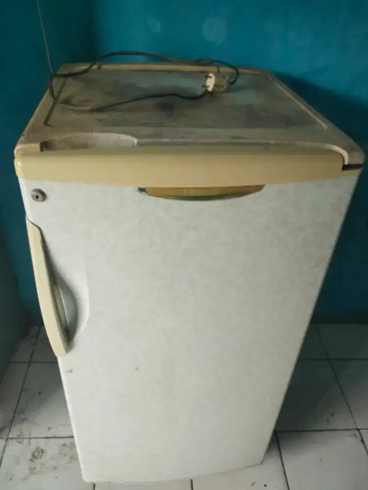 Kulkas 1 pintu merek sanyo