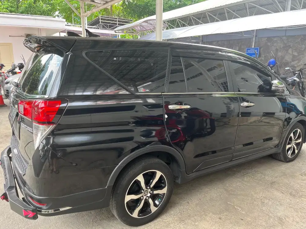 Toyota Innova Venturer Diesel AT 2022 – Terawat, Nyaman