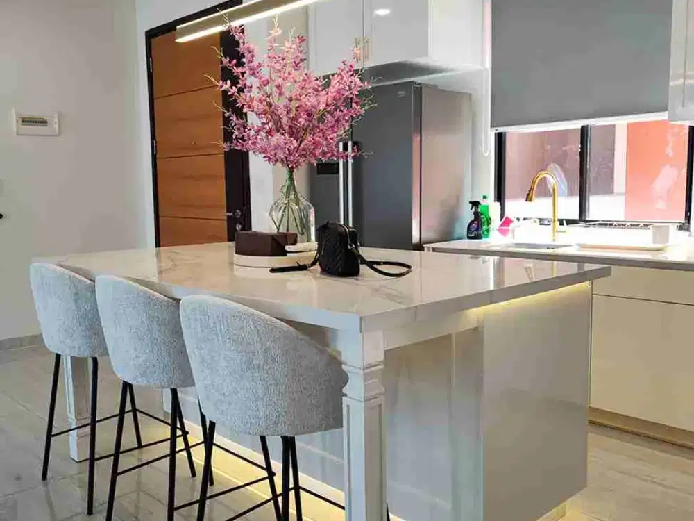 APARTEMEN DENGAN INTERIOR CAKEP , SIAPA CEPET DIA YANG DAPET.!