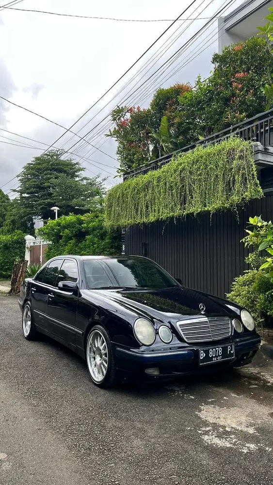 Mercedes-Benz E260 2002 Bensin