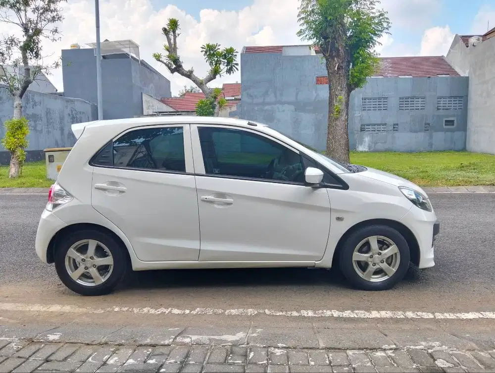 Dijual Honda Brio Matic Putih Mulus