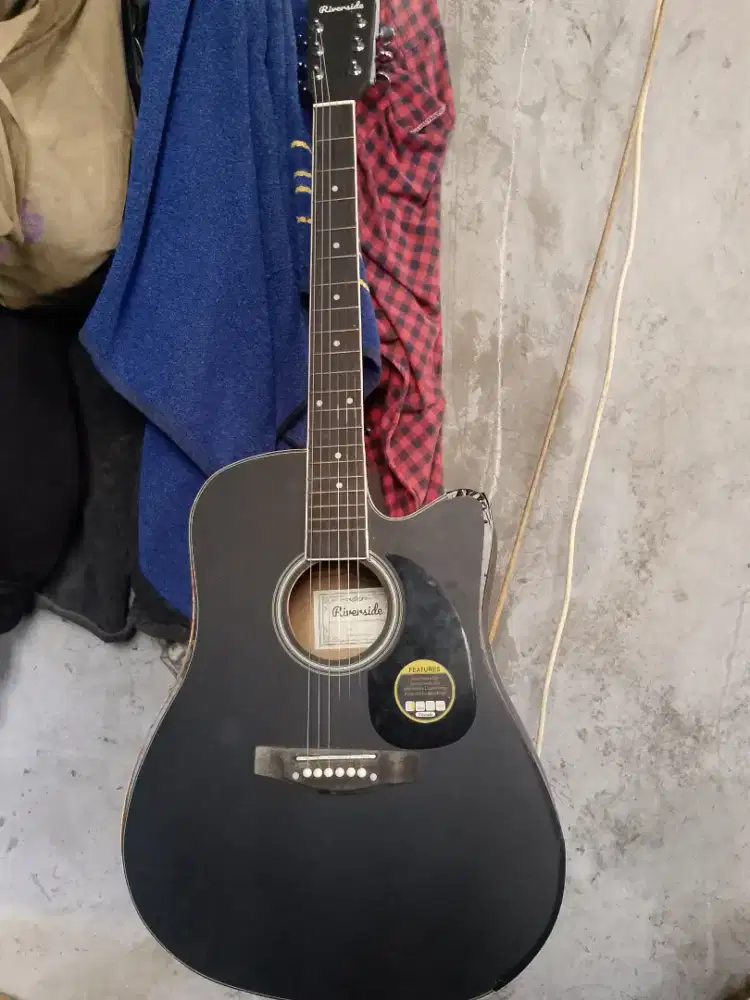 Gitar bekas baru ganti senar