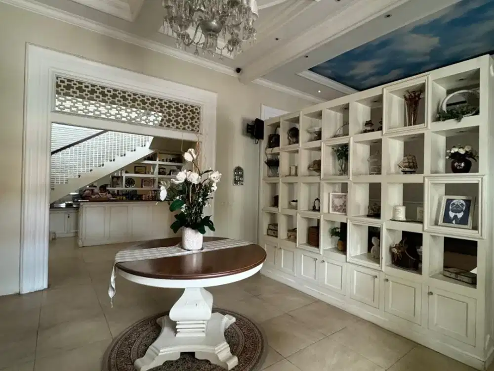 Bangunan Komersial, Lokasi Strategis, Letak Tengah Kota Surabaya