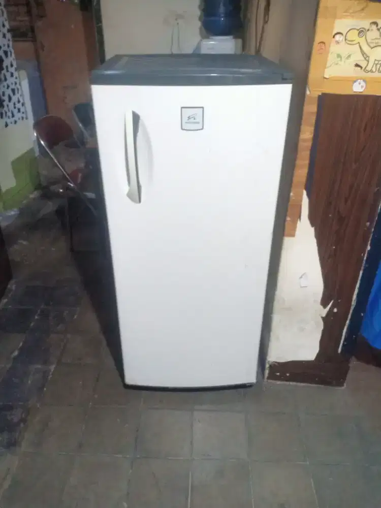 Jual kulkas Polytron Sepintu dingin dan beku normal bisa diantar