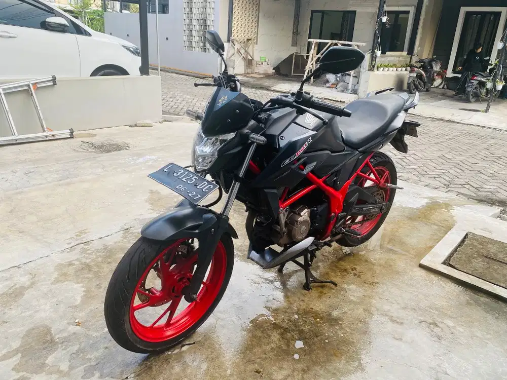 JUAL CEPAT MURAH HONDA CB 150 R SE STREETFIRE 2017