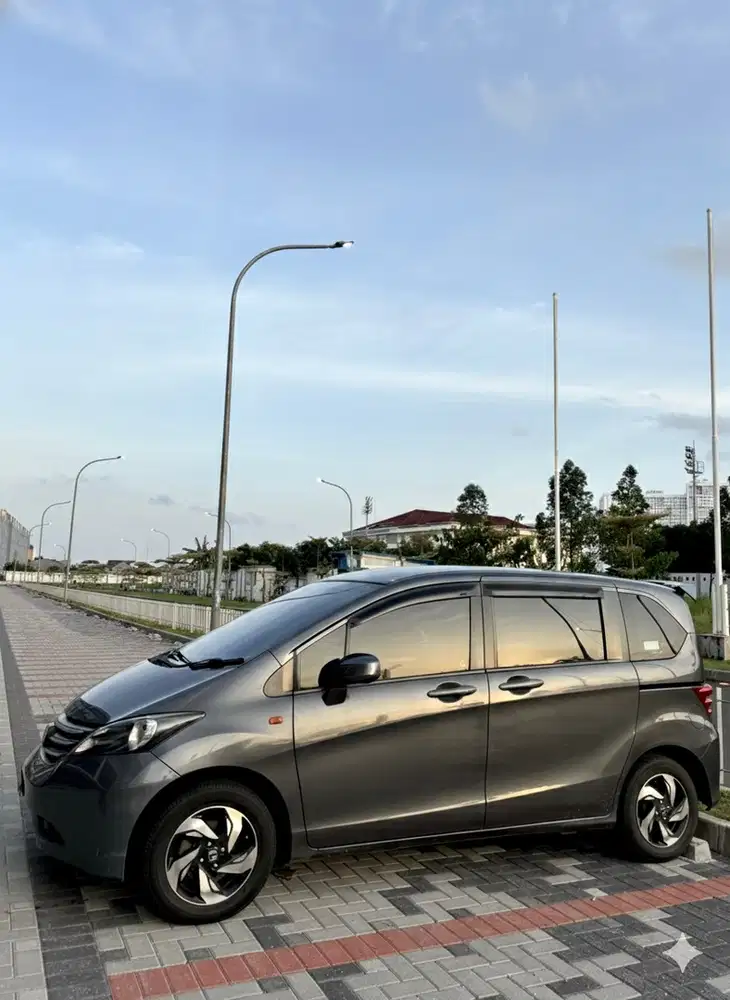 Honda Freed 2010 Bensin