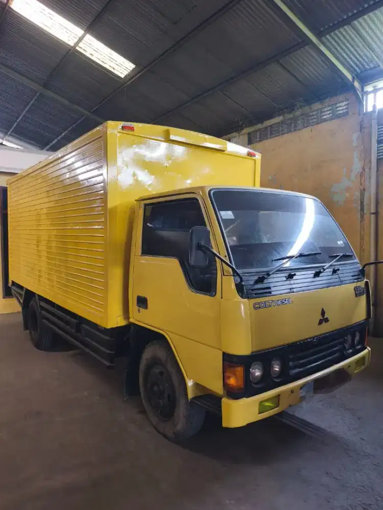 Mitsubishi FE 347 light truk box Istimewa