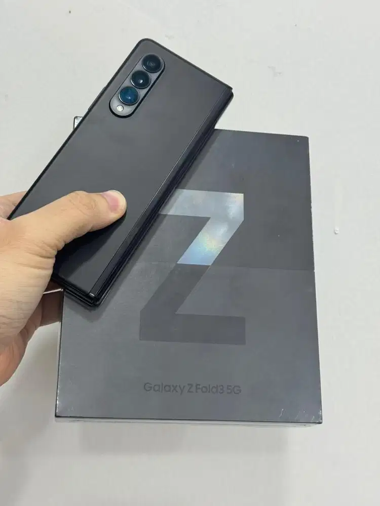 Samsung Z Fold 3 5G Black 12/512Gb (SEIN)