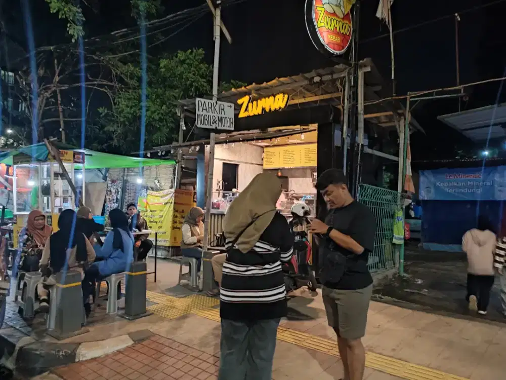 Karyawati 30-50thn jaga booth counteiner kebab