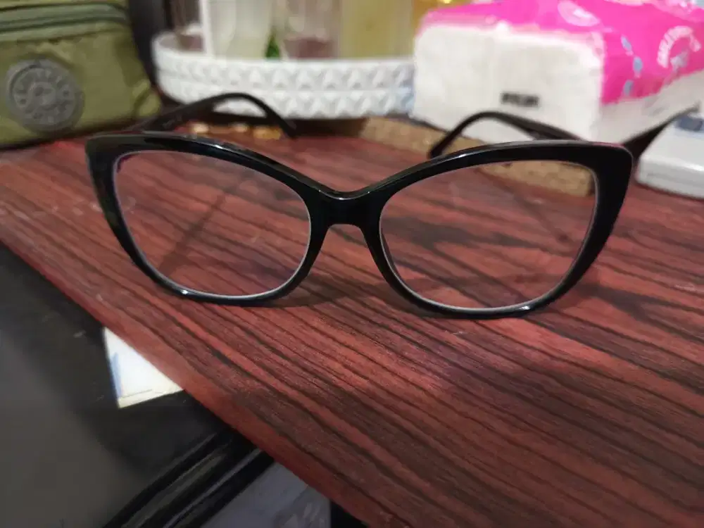kacamata model cateye