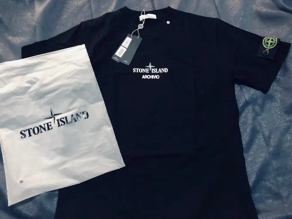 Kaos hitam lengan pendek Stone Island Archivio