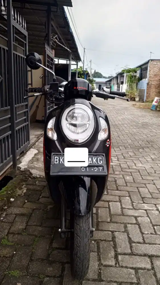 Scoopy 2021 hitam