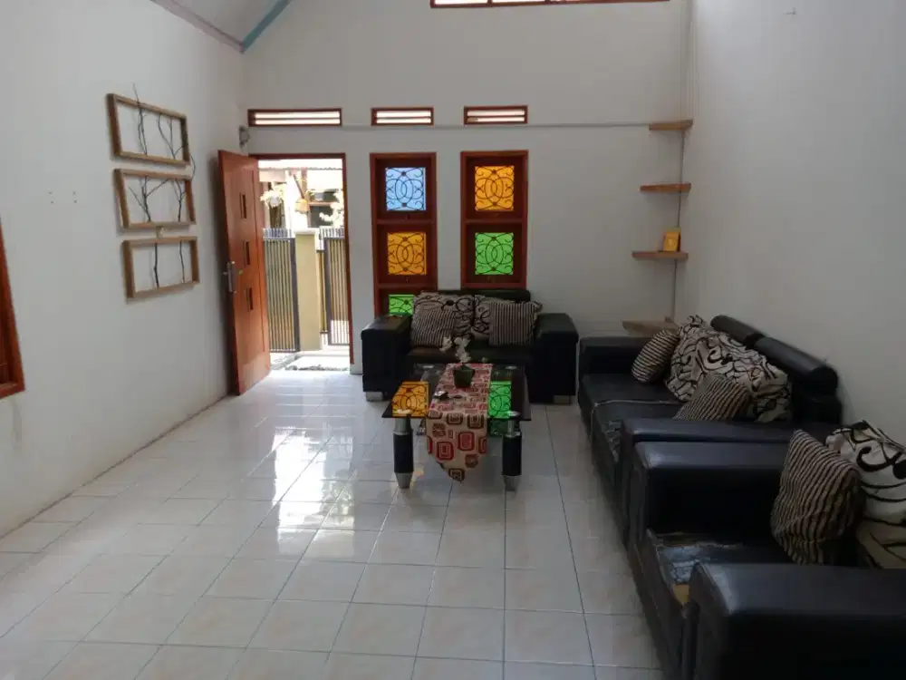 SEWA ATAU JUAL RUMAH UNIK TENGAH KOTA