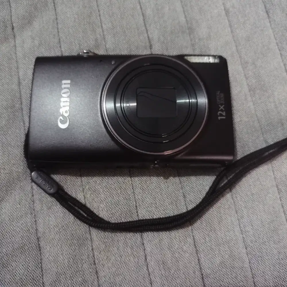 Digital pocket camera Canon IXUS 285 HS hitam second