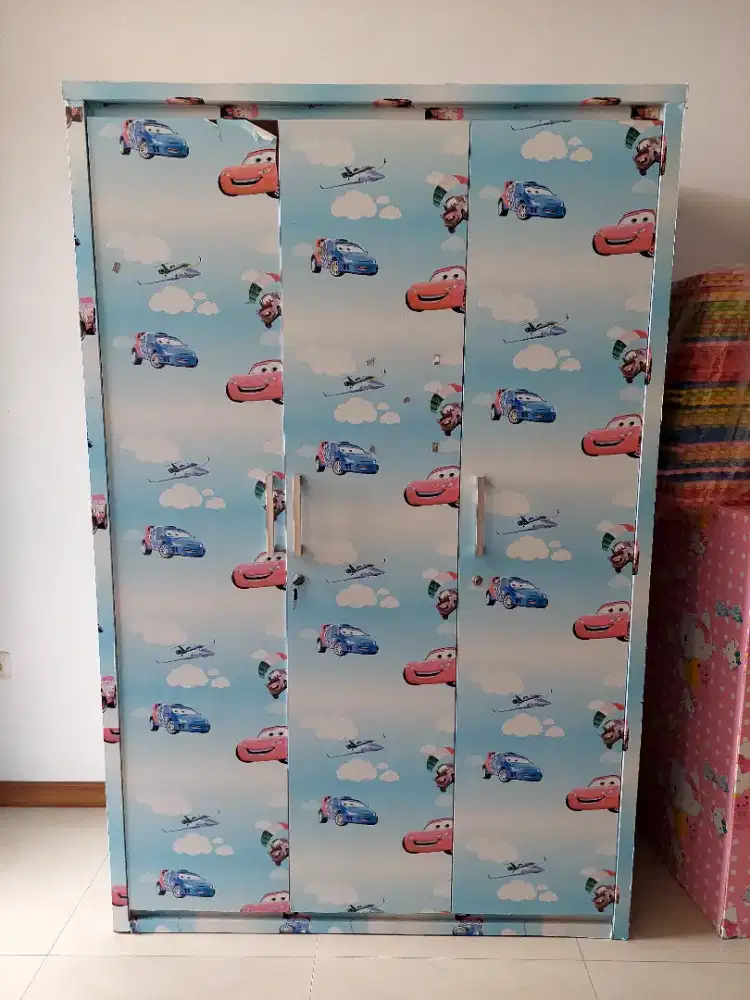 Lemari pakaian 3pintu
