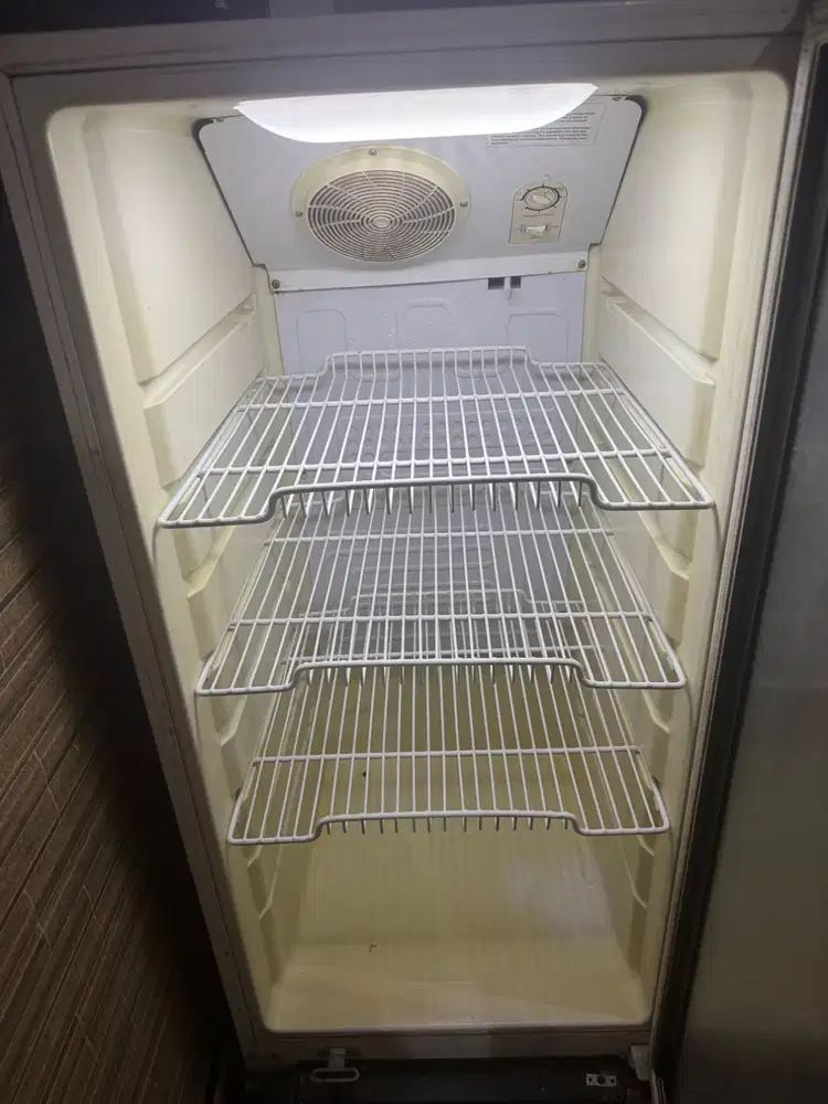 Showcase midea kondisi normal