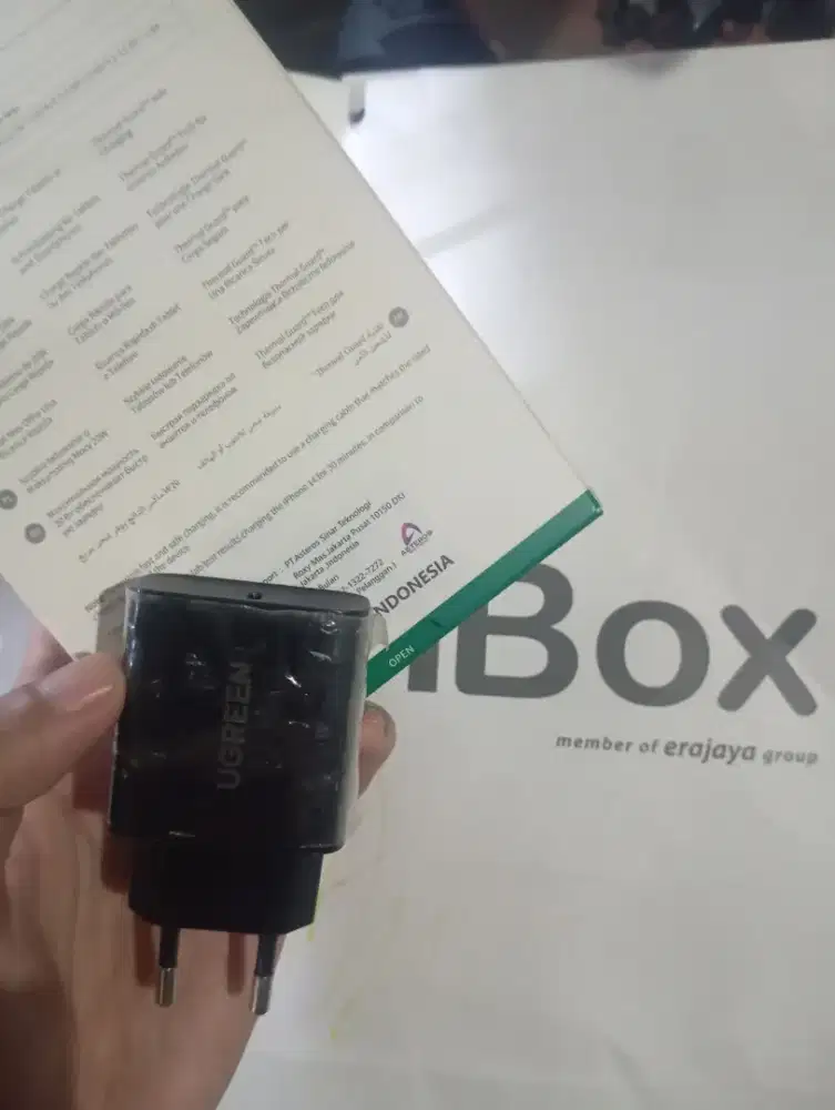 kepala Charger Ugreen Type C 20 W baru dibuka