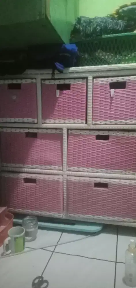 Rak serbaguna memiliki 7 kotak simpanan