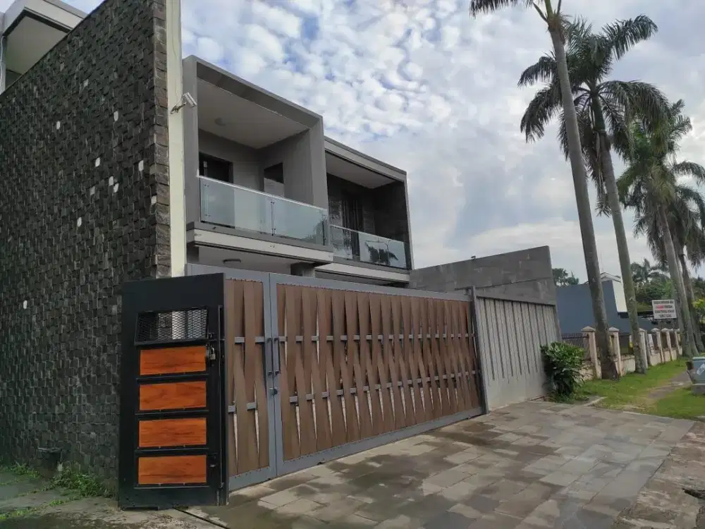 Langka Rumah Full Furnish di Boulevard Ada Private Swim Pool, Dekat Akses Tol di Banjar Wijaya Cipondoh Tangerang