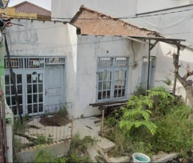 DIJUAL PROPERTI – POTENSI RENOVASI / BANGUN ULANG