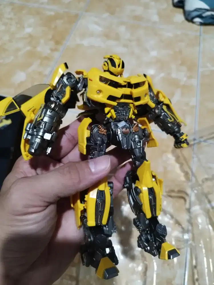 Mainan robot bumbelebee warrior