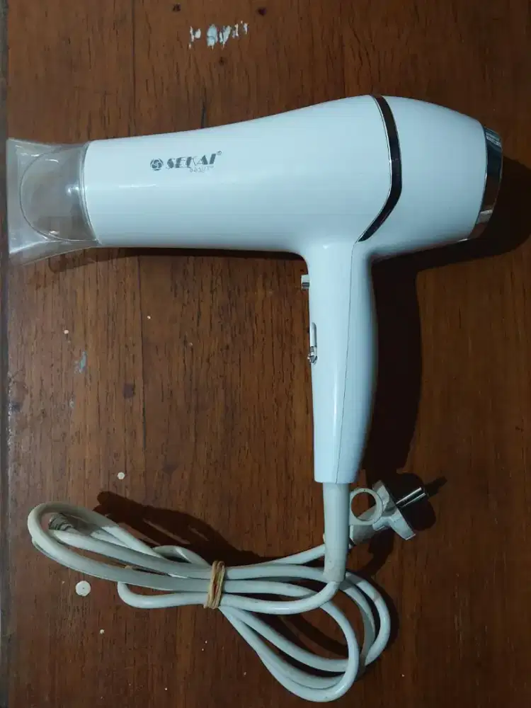 Hairdryer sekai 700 watt mulus no minus jarang dipakai