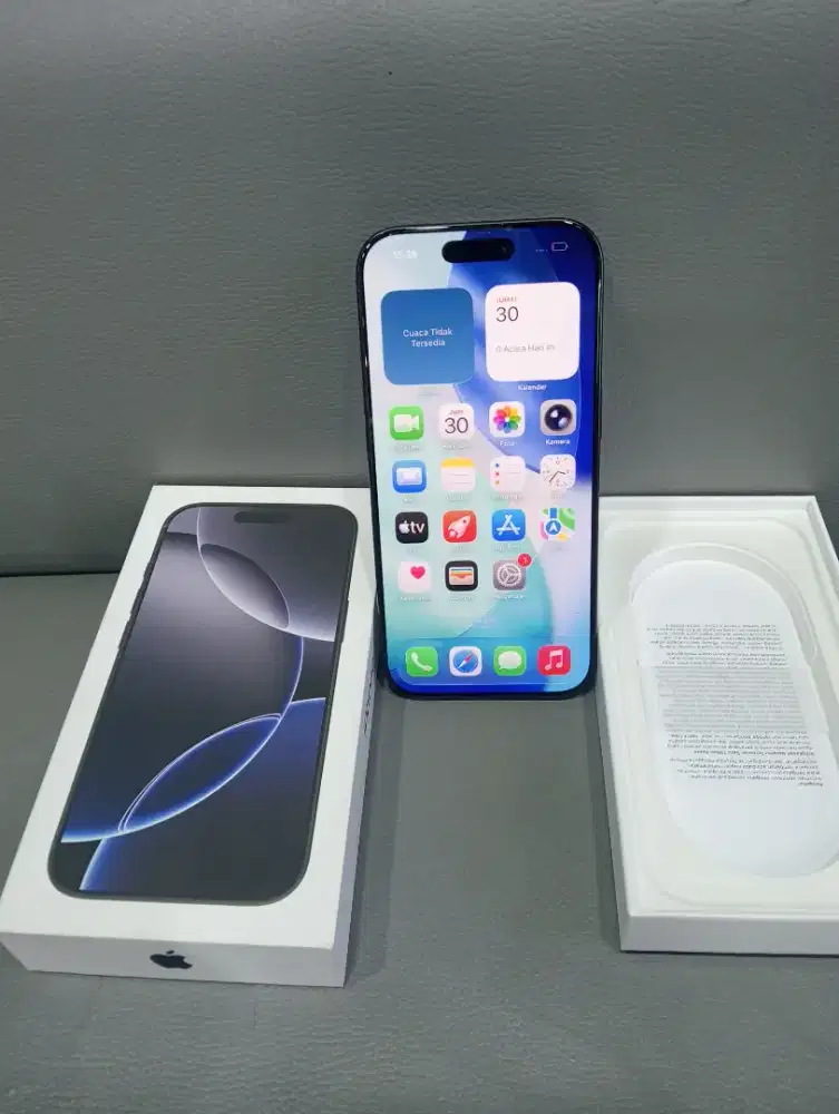 iPhone 16 pro 256GB black ex iBox