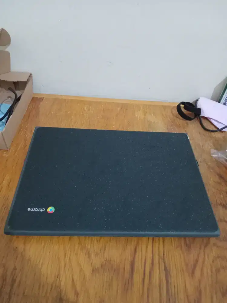 Di jual laptop Lenovo Chromebook 100E
