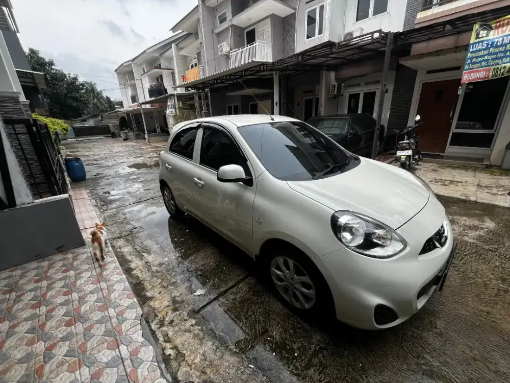 Nissan march putih 1.2 L matic at an sendiri