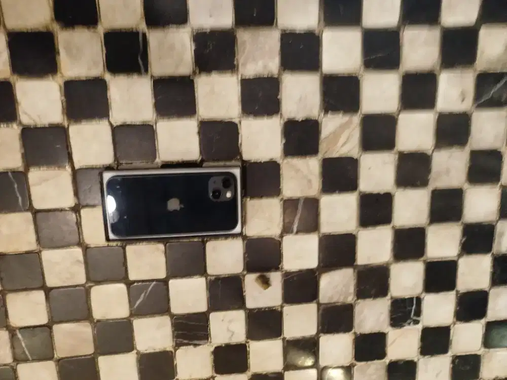 Iphone 13 128gb tertata masih baru