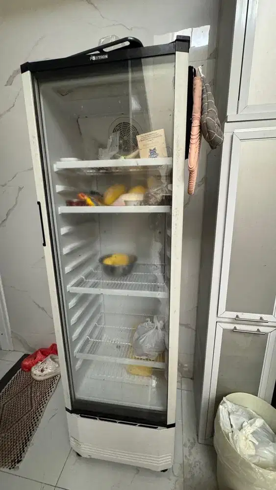 Kulkas Showcase Polytron