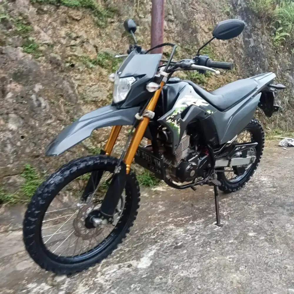 Di jual Honda CRF 150 L kondisi sangat terawat mesin halus