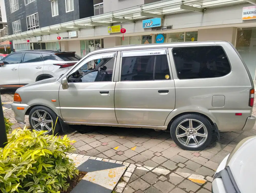 Toyota Kijang 2004 Bensin