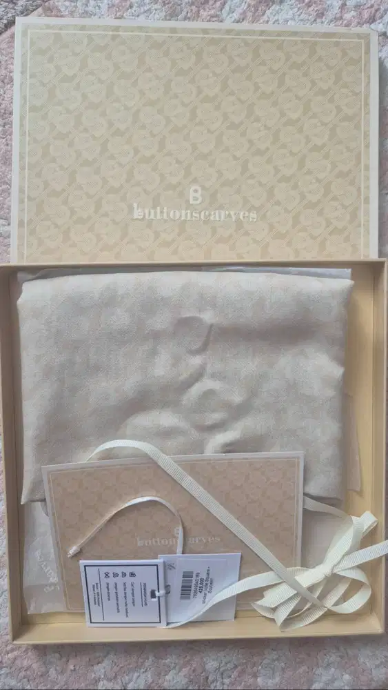 Preloved hijab square Buttonscarves