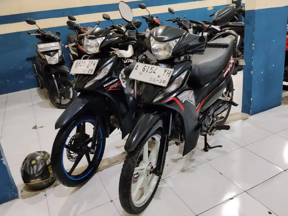 (FOR SALE) honda revo 2018-2019 kondisi gres surat lengkap