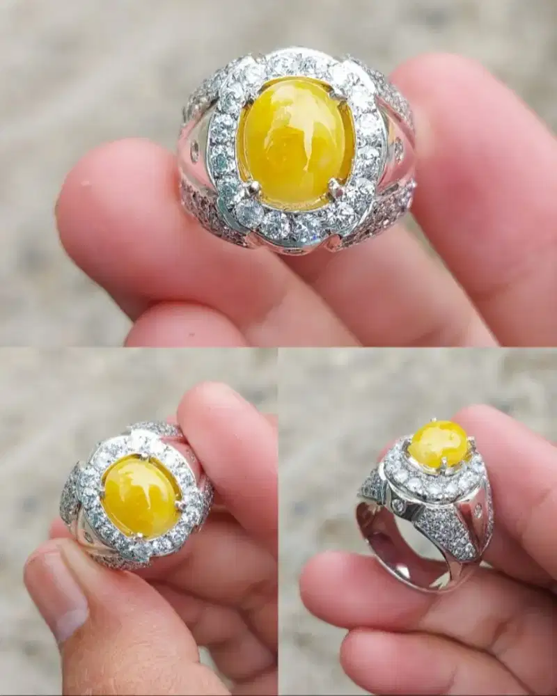 Cincin batuan Yakut Emas