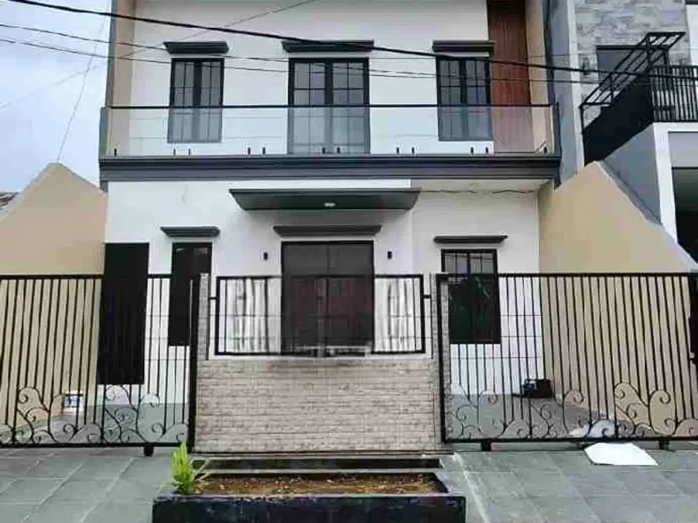 Dijual Rumah Baru Gress 2 lantai Bangunan Tinggi Babatan Pantai