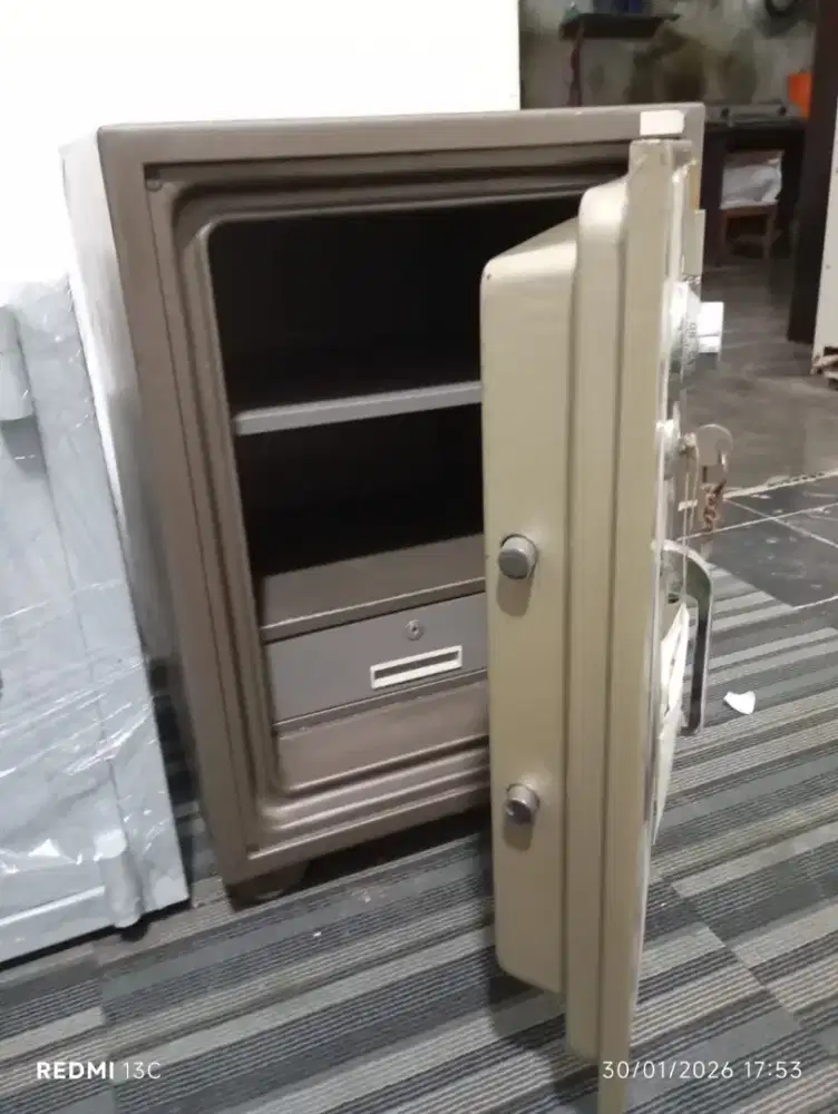 Brankas bekas merk ichiban