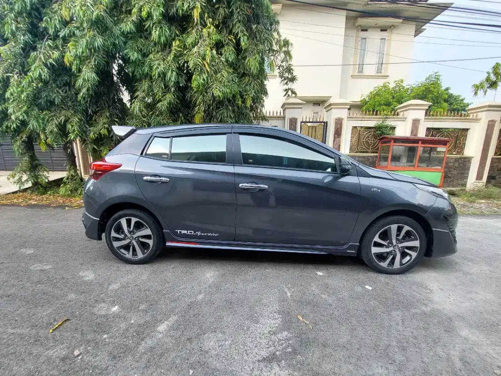 Toyota yaris s trd 7 AB TAHUN 2019 seperti baru